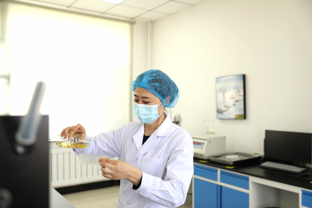 <div align="center">
	<span style="font-size:14px;font-family:Microsoft YaHei;">檢測(cè)中心<br />
專業(yè)設(shè)備、專業(yè)人員</span> 
</div>